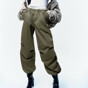Zara Dark Khaki Parachute Pants side pockets elastic pleated knee medium NWT